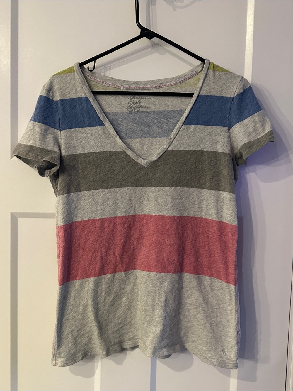 American Eagle V-neck T-shirt women’s size Large gray with stripes